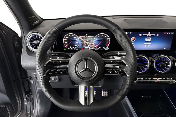 Mercedes-Benz GLB200 7 of 13