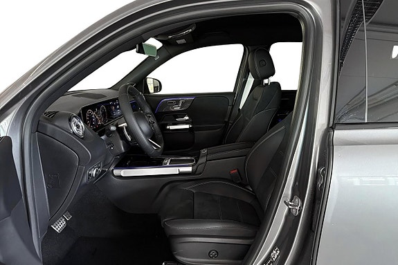 Mercedes-Benz GLB200 8 of 13