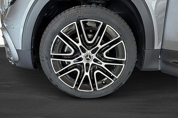 Mercedes-Benz GLB200 5 of 13