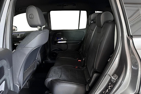 Mercedes-Benz GLB200 9 of 13
