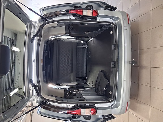 Volkswagen Caddy Maxi 11 of 12