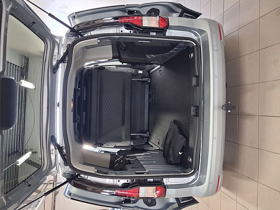 Volkswagen Caddy Maxi 11 of 12