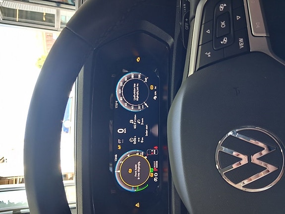 Volkswagen Caddy Maxi 12 of 12