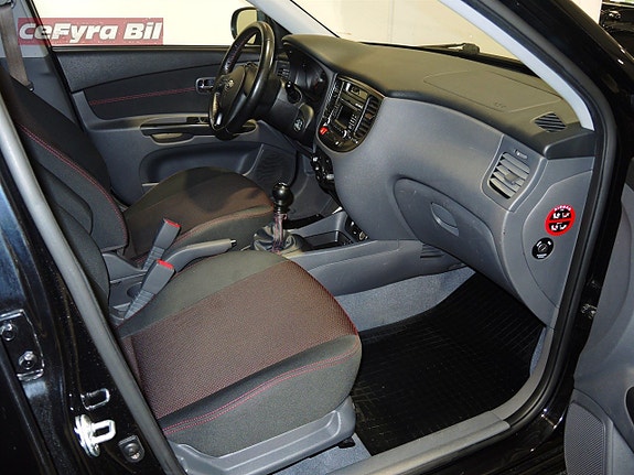 Kia Rio 11 of 14