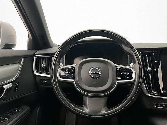 Volvo V90 Cross Country 10 of 28