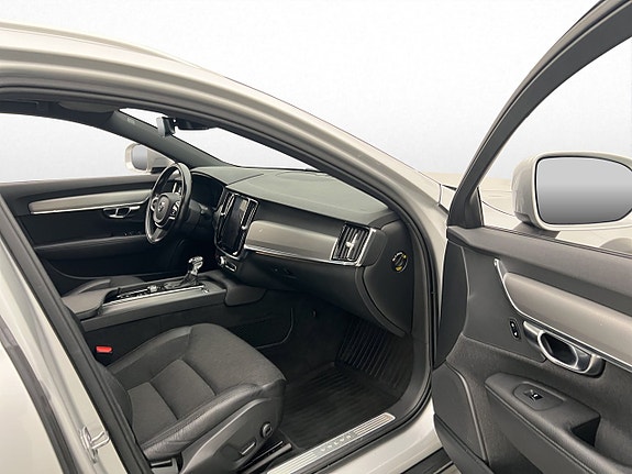 Volvo V90 Cross Country 12 of 28