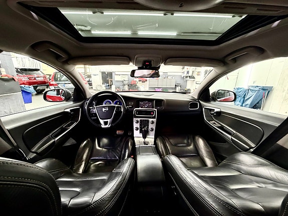 Volvo S60 16 of 24