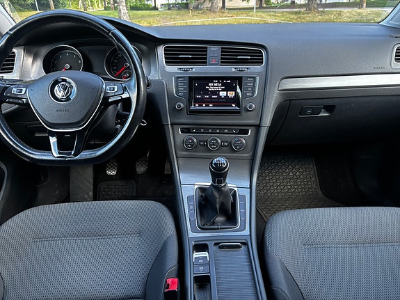 Volkswagen Golf VII 6 of 9