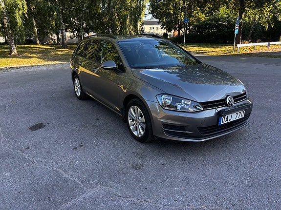 Volkswagen Golf VII 2 of 9