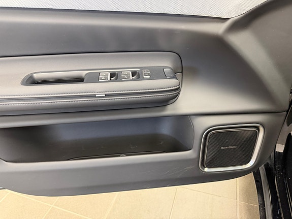 Polestar 4 14 of 24
