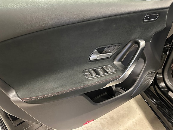 Mercedes-Benz A180 9 of 15