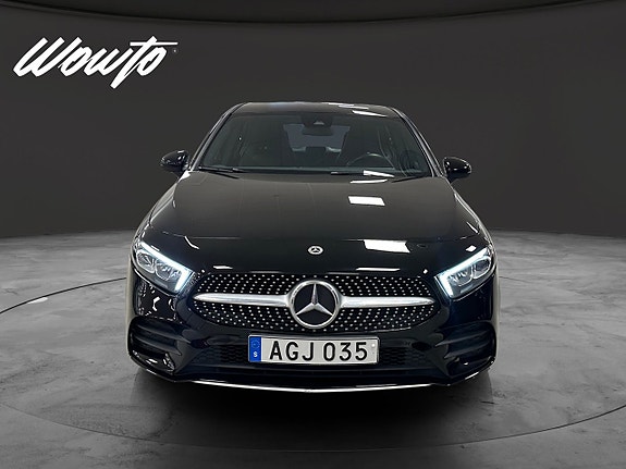 Mercedes-Benz A180 2 of 15