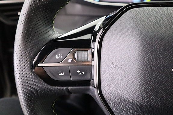 Peugeot e-2008 16 of 23