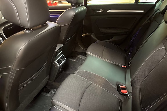 Renault Megane 12 of 15