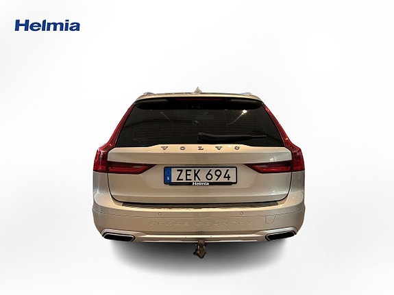 Volvo V90 Cross Country 4 of 13