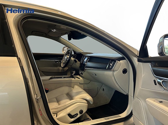 Volvo V90 Cross Country 6 of 13
