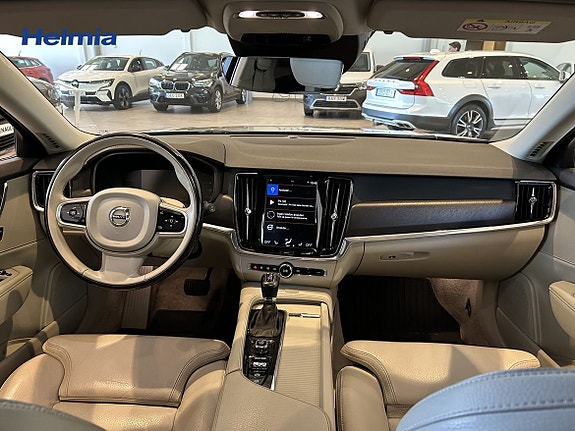 Volvo V90 Cross Country 8 of 13