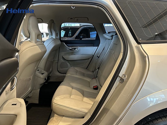 Volvo V90 Cross Country 7 of 13