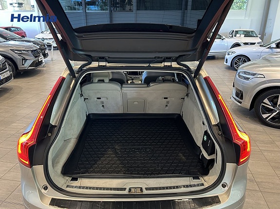 Volvo V90 Cross Country 13 of 13