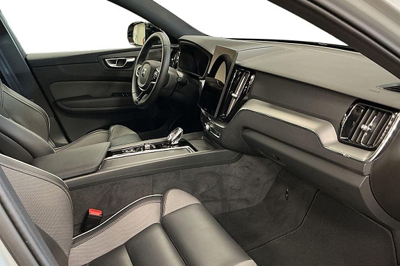 Volvo XC60 10 of 30