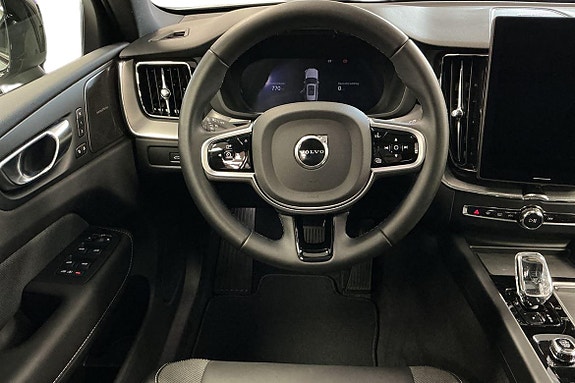 Volvo XC60 12 of 30