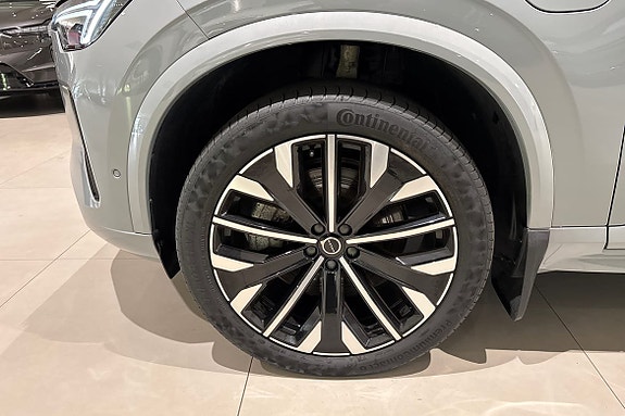 Volvo XC90 17 of 30