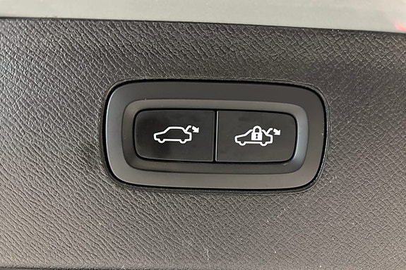 Volvo XC90 19 of 30