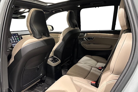 Volvo XC90 13 of 30