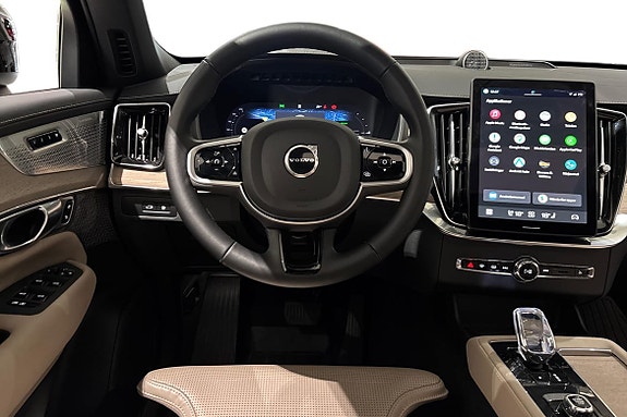 Volvo XC90 11 of 30