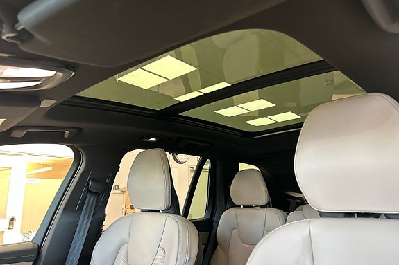 Volvo XC90 28 of 30
