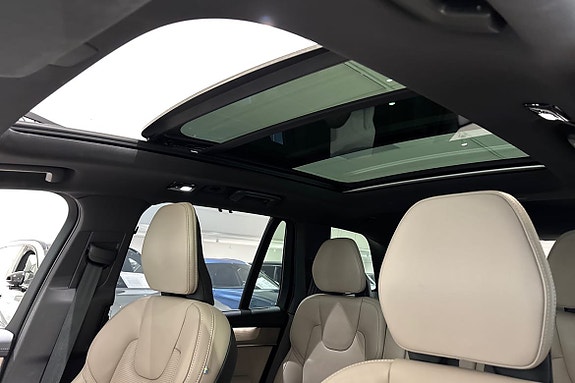 Volvo XC90 21 of 30
