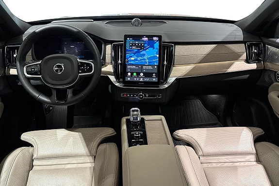 Volvo XC90 10 of 30