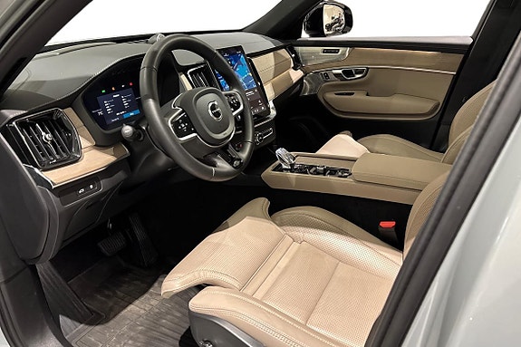 Volvo XC90 14 of 30
