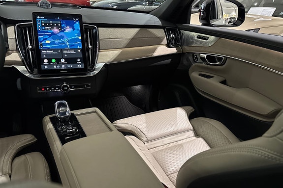 Volvo XC90 20 of 30