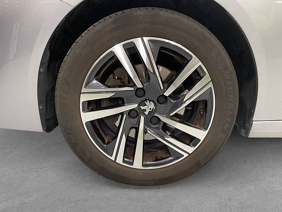 Peugeot 208 8 of 17
