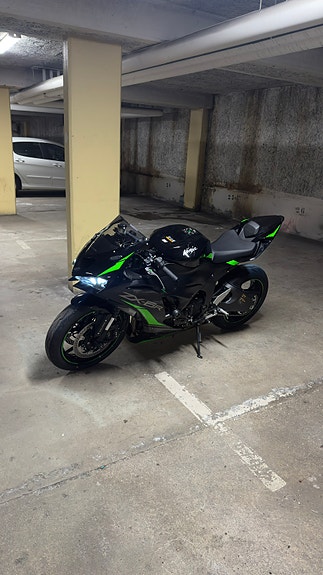 Kawasaki ZX-6R *Austin Racing* 2 of 7