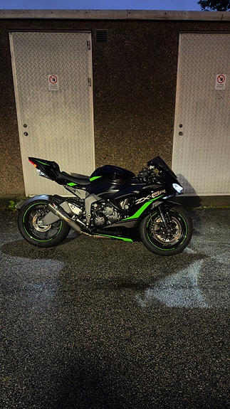 Kawasaki ZX-6R *Austin Racing* 5 of 7