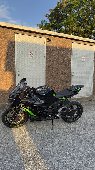 Kawasaki ZX-6R *Austin Racing* 7 of 7
