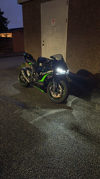 Kawasaki ZX-6R *Austin Racing* 4 of 7