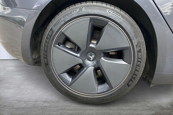 Tesla Model 3 21 of 22