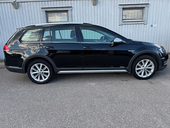 Volkswagen Golf Alltrack 4 of 11