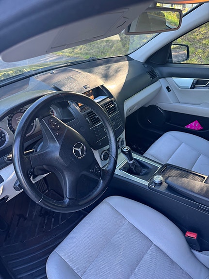 Mercedes-Benz C180 3 of 6