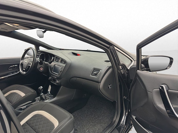 Kia Ceed 15 of 25