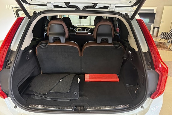 Volvo XC90 12 of 16