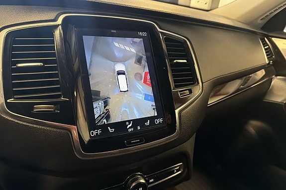 Volvo XC90 13 of 16