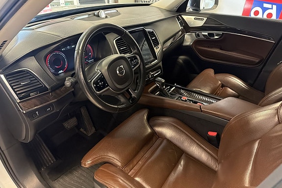 Volvo XC90 8 of 16