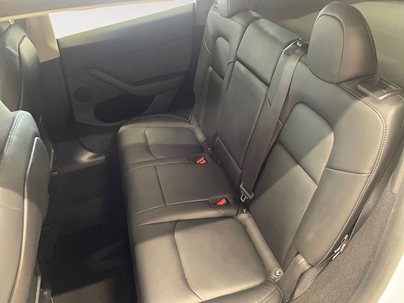 Tesla Model Y 13 of 14