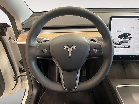 Tesla Model Y 12 of 14