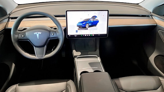 Tesla Model Y 11 of 20