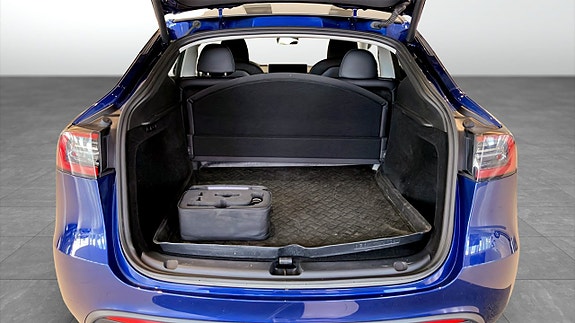 Tesla Model Y 14 of 20